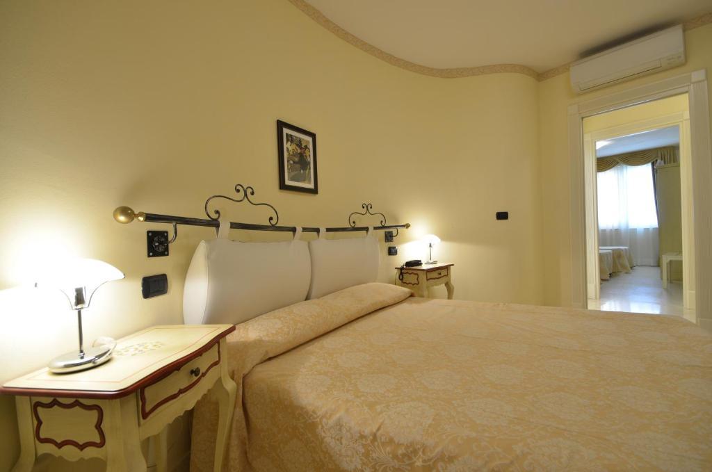 Relais Du Lac Desenzano del Garda Zimmer foto