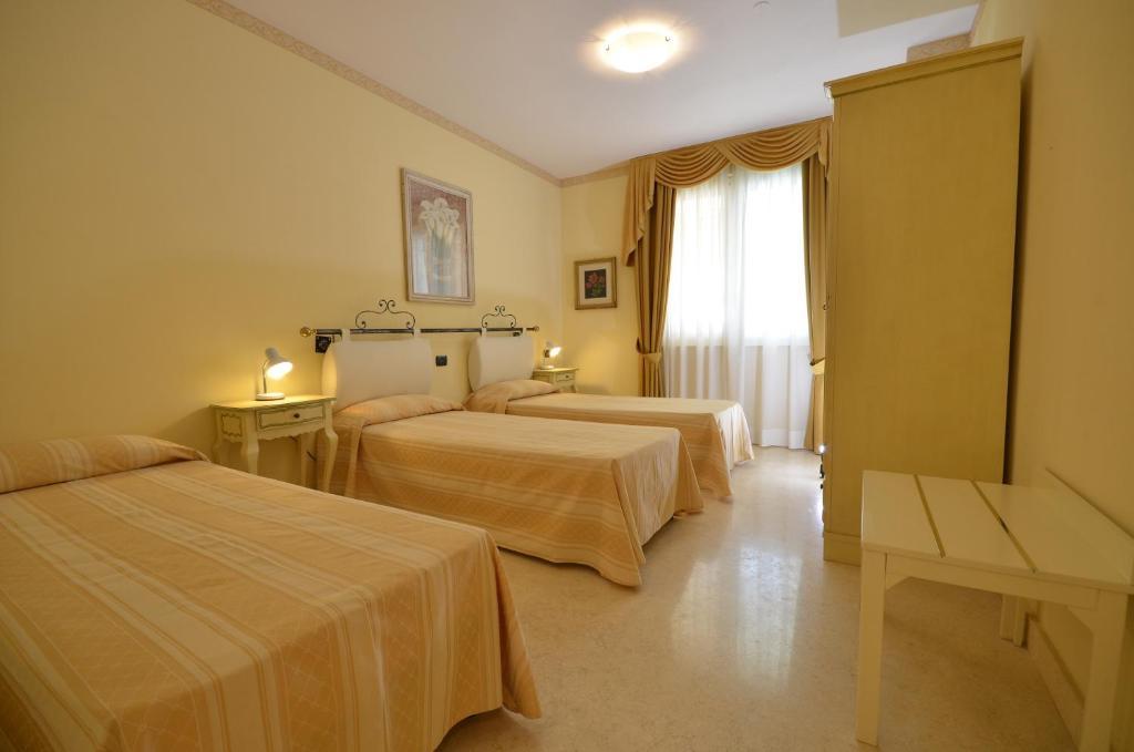 Relais Du Lac Desenzano del Garda Zimmer foto